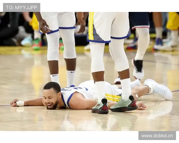 勇士八人上双轻取灰熊表现亮眼